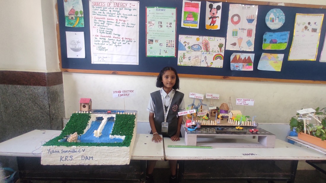 A student presenting a science model at an exhibition